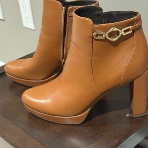 Naturalizer Tan Gold Heeled Boots with Chunky Heel